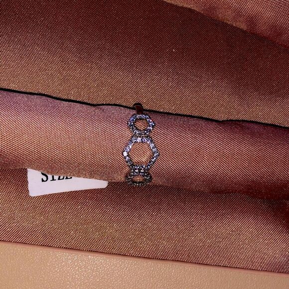 Charmed Aroma | Size 7 Honeycomb Ring - Picture 1 of 4